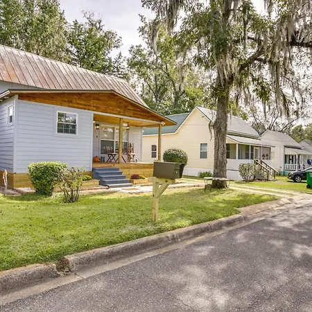 Inviting Quincy Cottage Walk To Historic Downtown